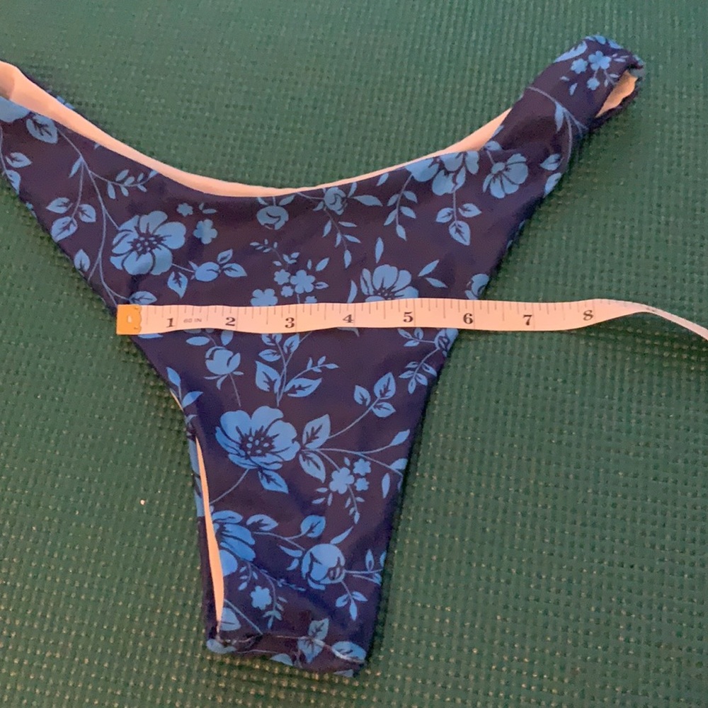 Shein cheeky floral bikini - Picture 5 of 9